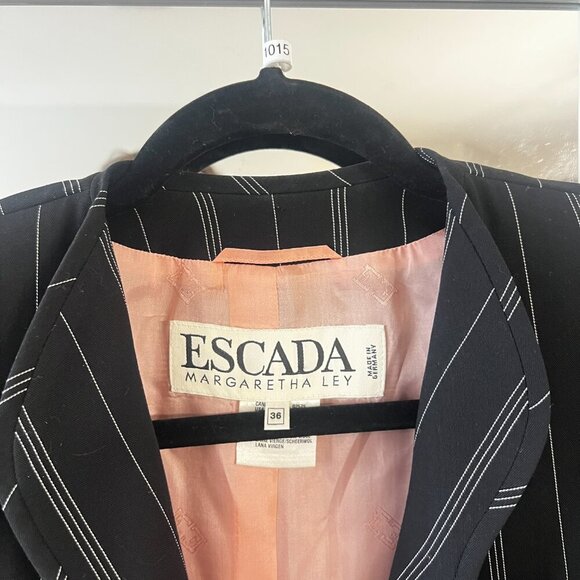 1015 Escada Striped Two Button Blazer Jacket Size 36 Color Black White Gold - Picture 2 of 6